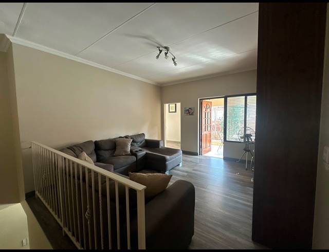 3 BEDROOM TOWNHOUSE FOR SALE IN GLENVISTA